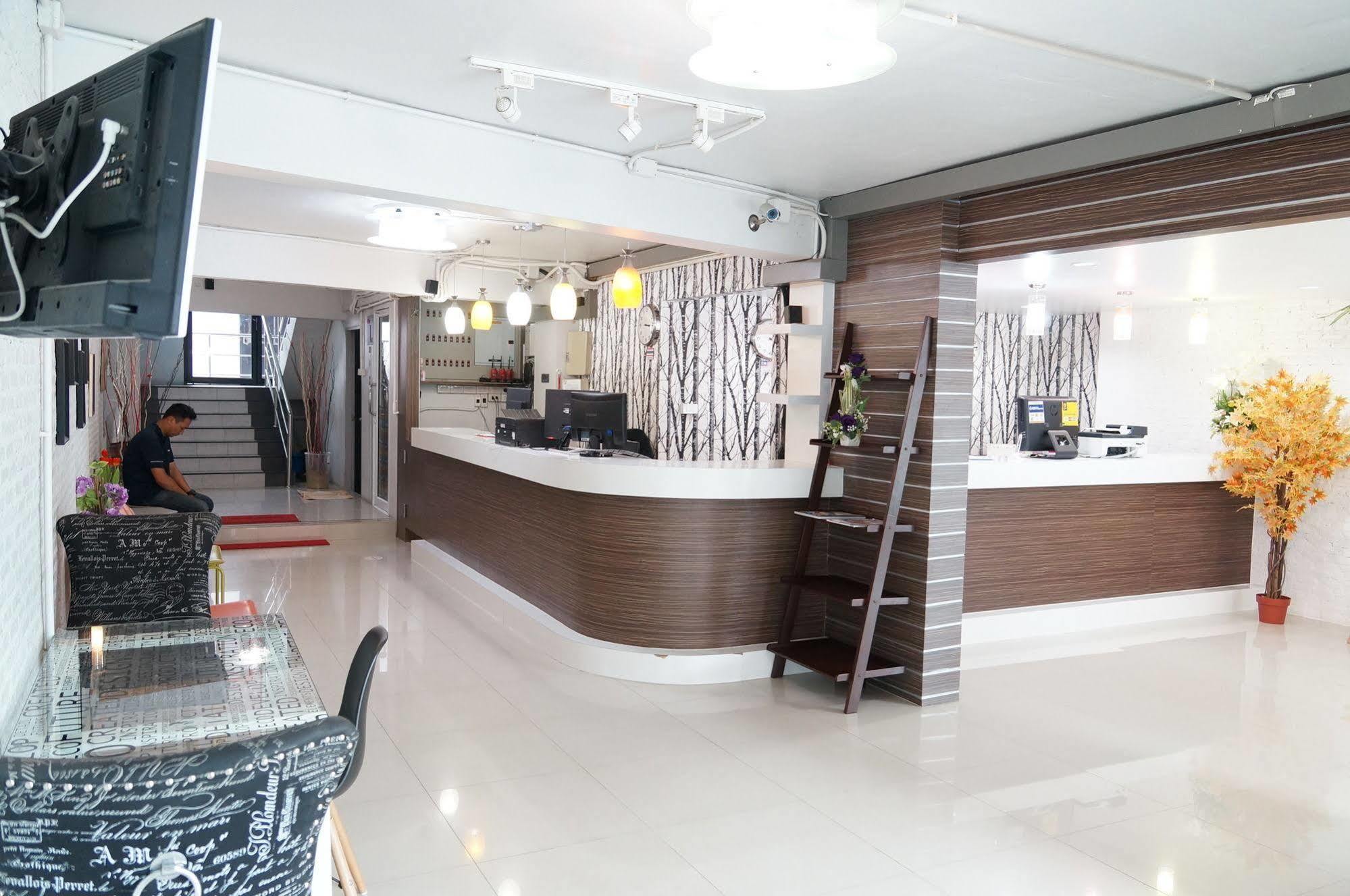 Ma Non Nont Hotel & Apartment Nonthaburi Bagian luar foto